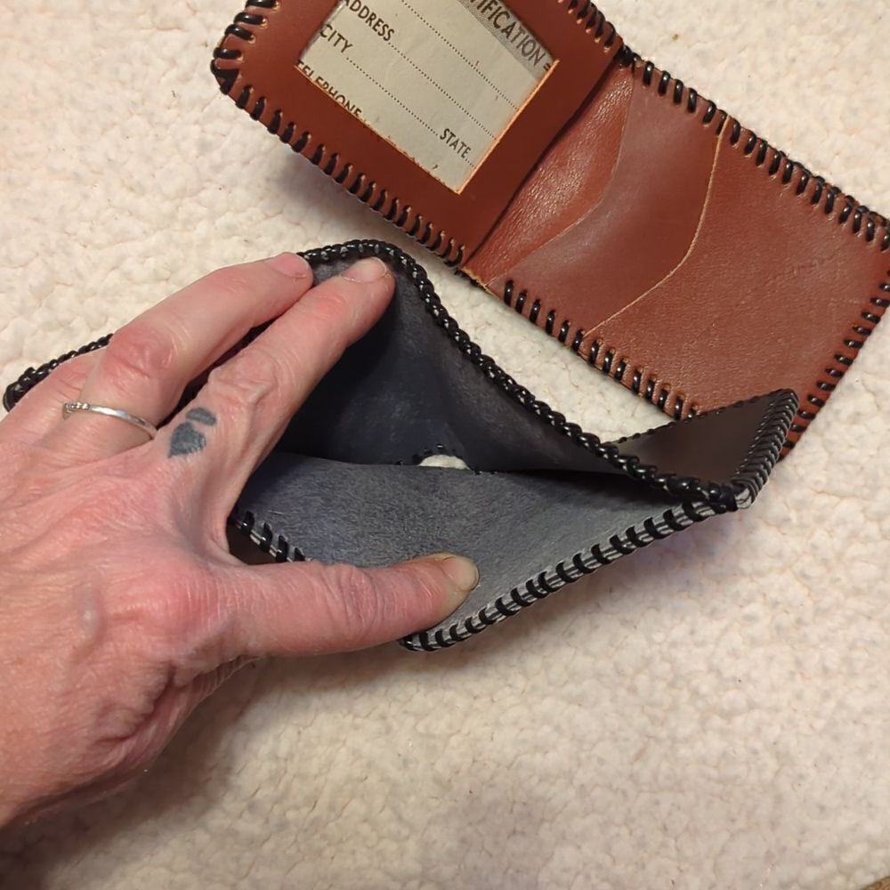 Handmade Leather Bi-fold Men's Wallets - Picture 6 of 6